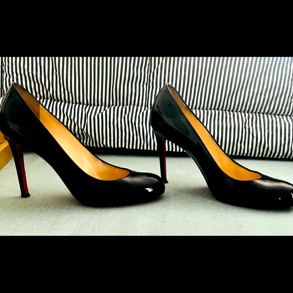 Christian Louboutin classic pumps